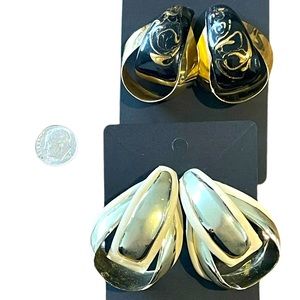 2 Amazing Vintage 1980s post earrings gold tone abstract bow 🎀 designs